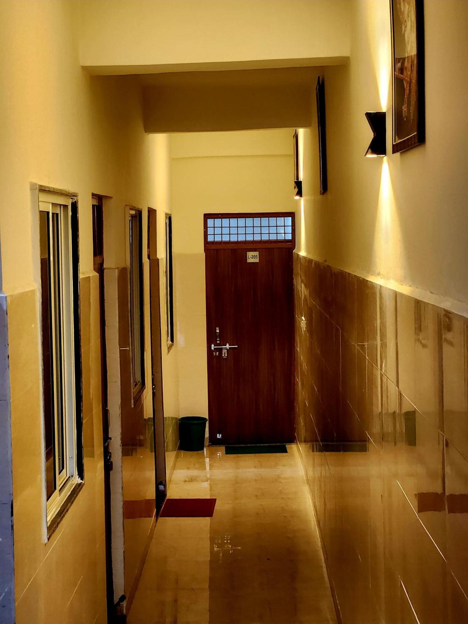 Hotel Shree Radha Rani Dham, Near Iskcon And Prem Mandir Vrindāvan Exterior foto